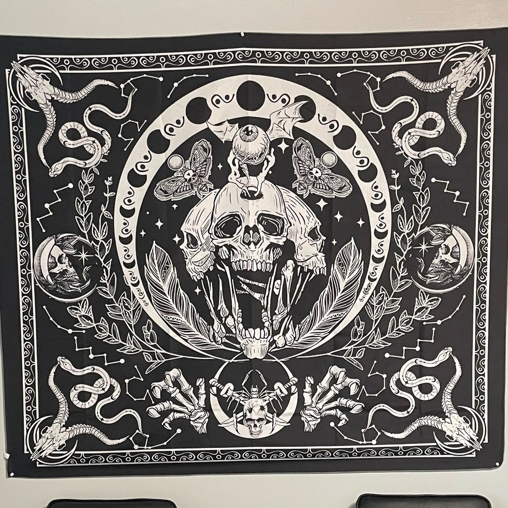 Black and White Skull Tapestry